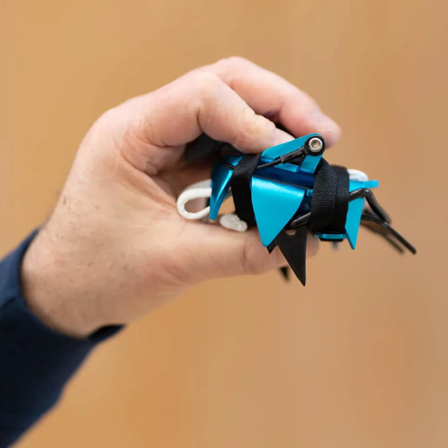 Blue Ice Harfang Tour Crampon