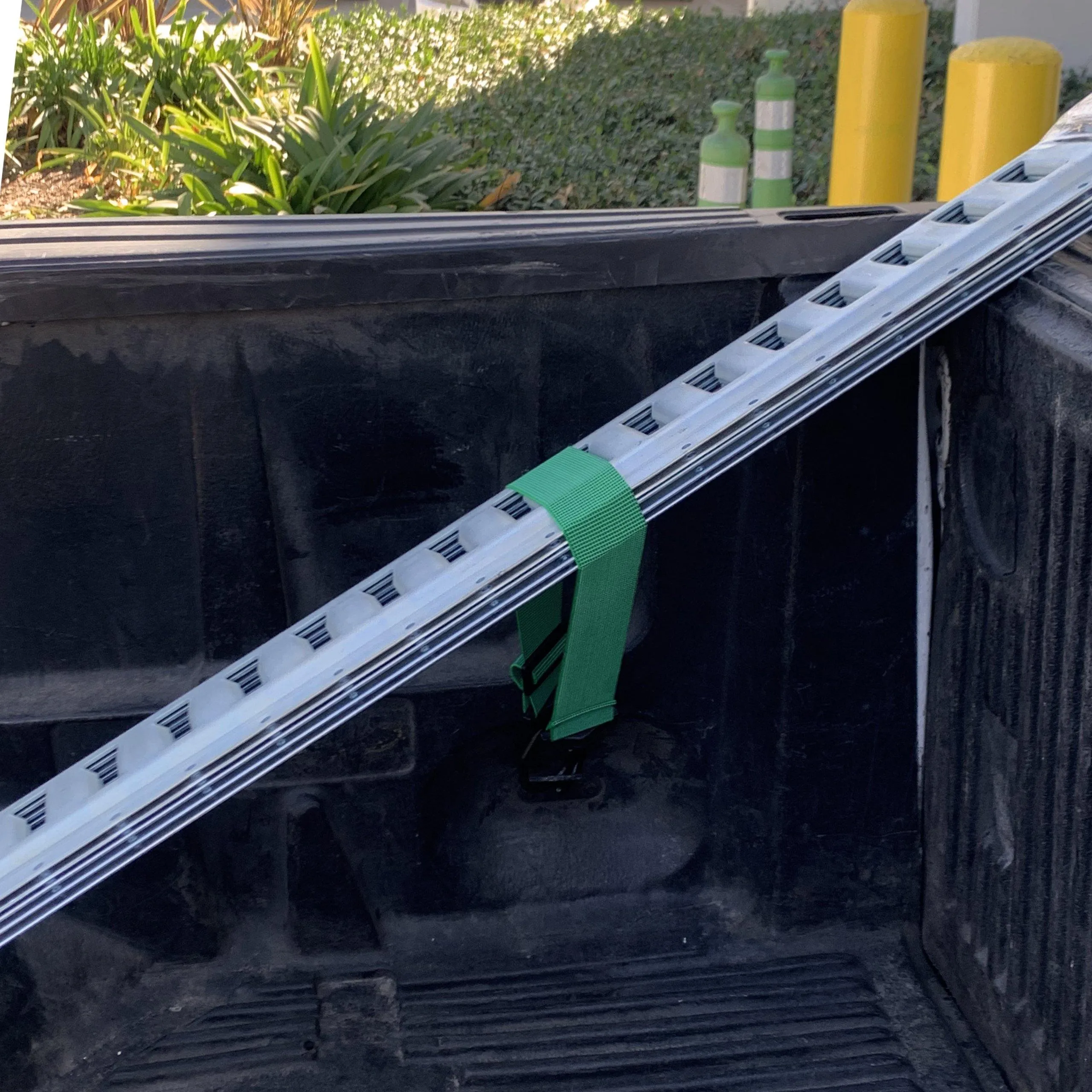 Flexi-Grip Adjustable Bungee Cords: Stretchable Strength with Steel Core Hooks